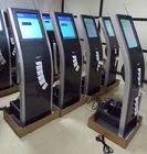 Sistema di coda di gestione dei numeri di token computerizzato con macchina di distribuzione di tessere